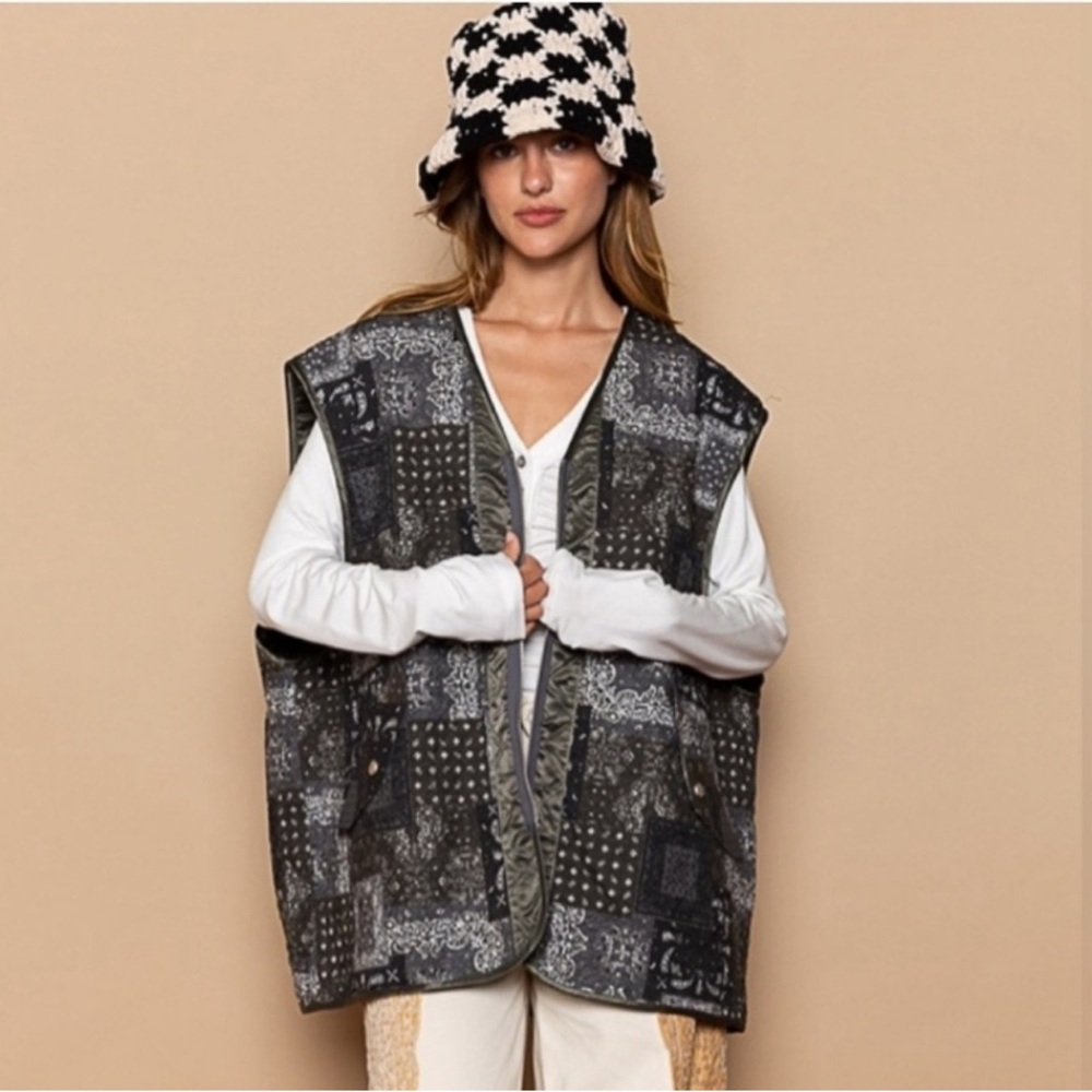 POL Boho Style Patchwork Bandana Quilted Reversible Vest NWOT - Picture 9 of 11